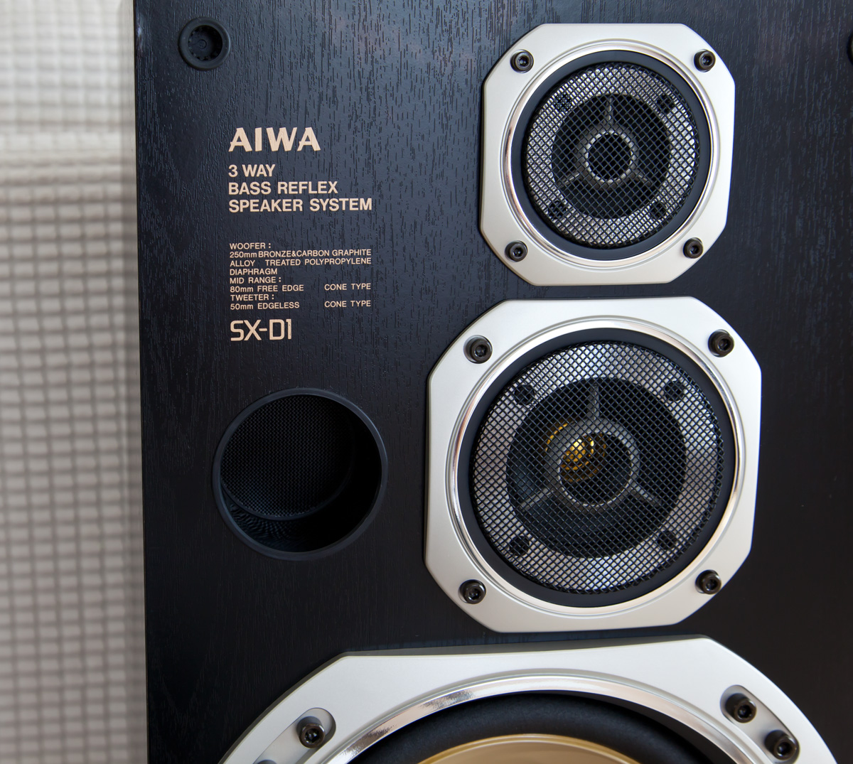aiwa 3 way bass reflex speaker system